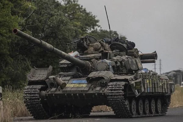 Ukrayna ordusu tankları ile birlikte Harkiv'de çatışmalara devam ediyor