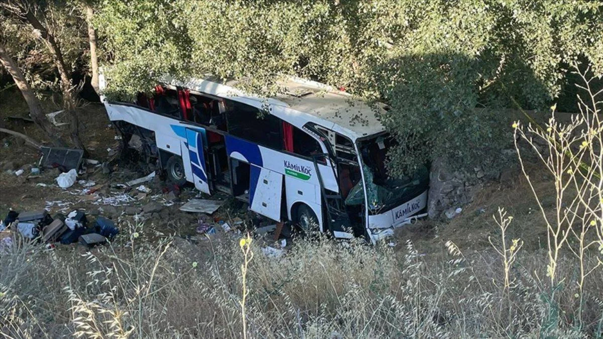Yozgat'ta yolcu otobüsü kazası: 12 ölü, 19 yaralı