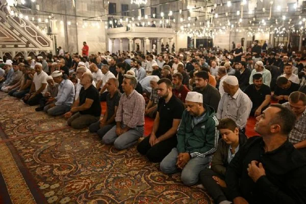 173 camiye davet! Gençler ve aileler sabah namazında buluştu
