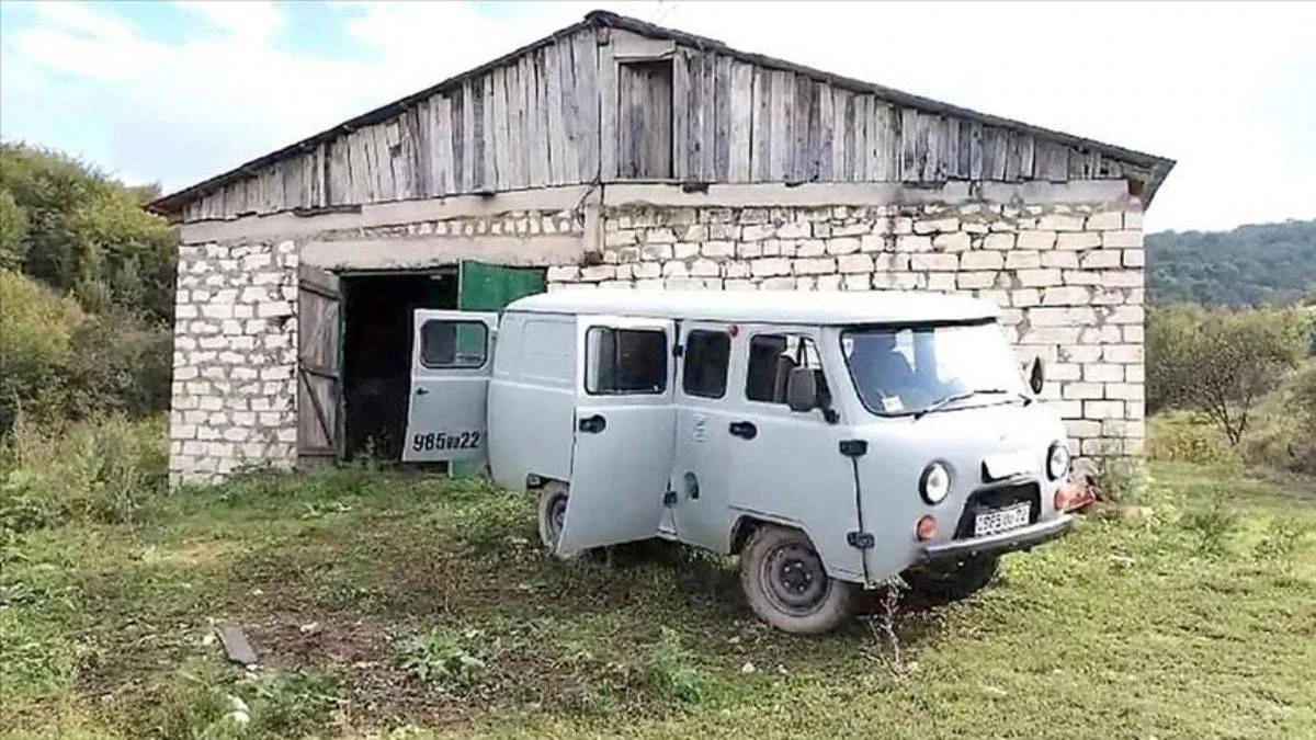 Azerbaycan ordusu, Karabağ'da mühimmat deposu buldu
