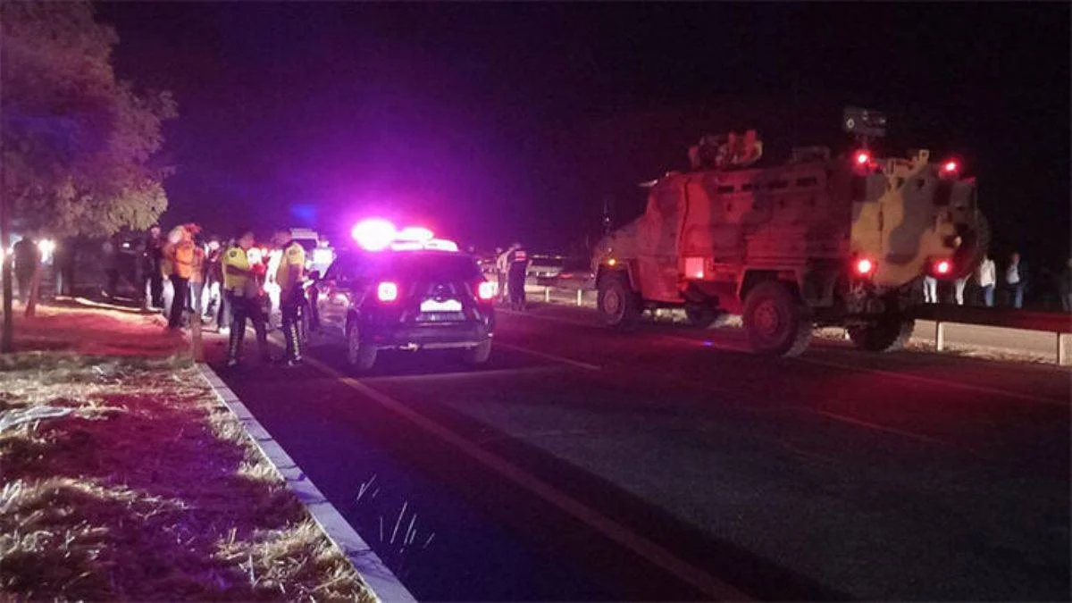 Babalarının taziyesi için gittikleri köyde otomobil çarptı: 3 ölü