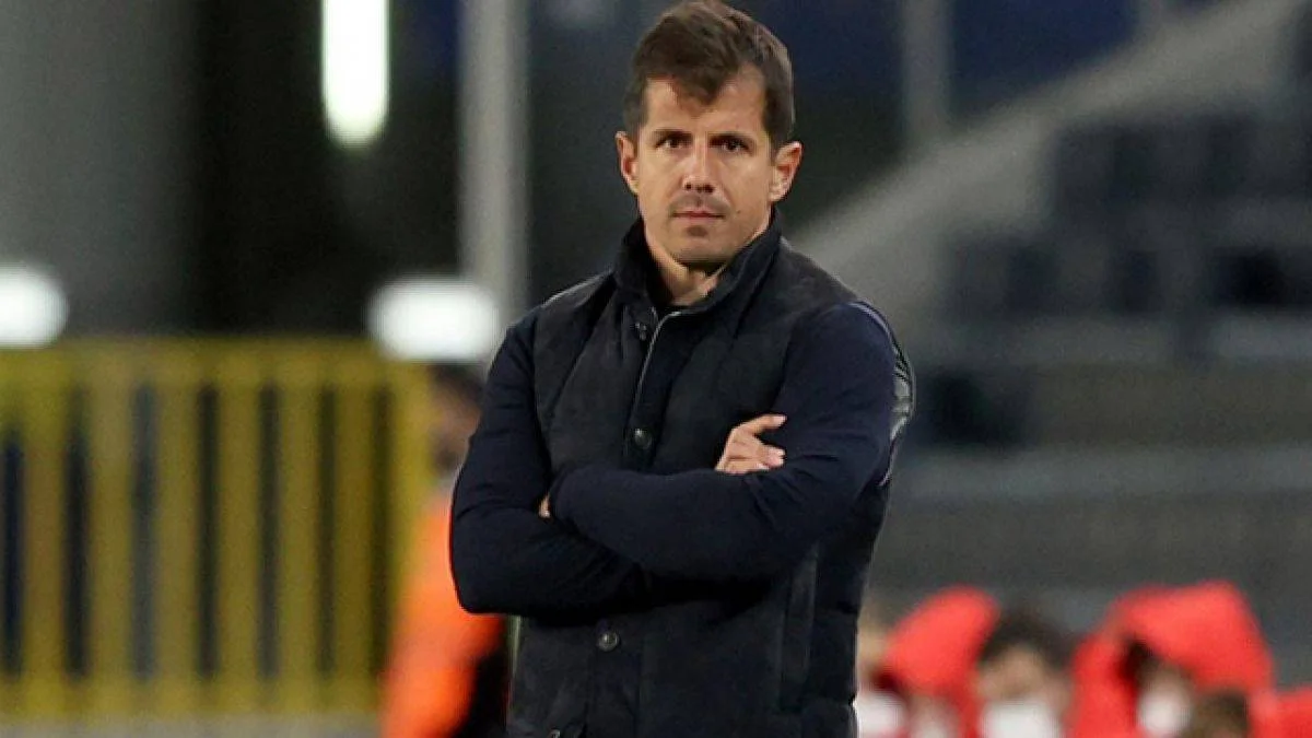Başakşehir'de Emre Belözoğlu ile yollar ayrıldı