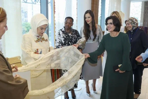 Emine Erdoğan, Türkevi'nde Anadolu tekstilini tanıttı