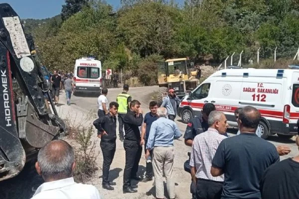 Freni arızalanan kamyon cenaze namazı kılanlara çarptı: Çok sayıda ölü ve yaralı var