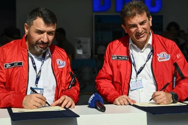 İmzalar TEKNOFEST İzmir'de atıldı: Savunmada yerli sanayiyi güçlendirecek güç birliği