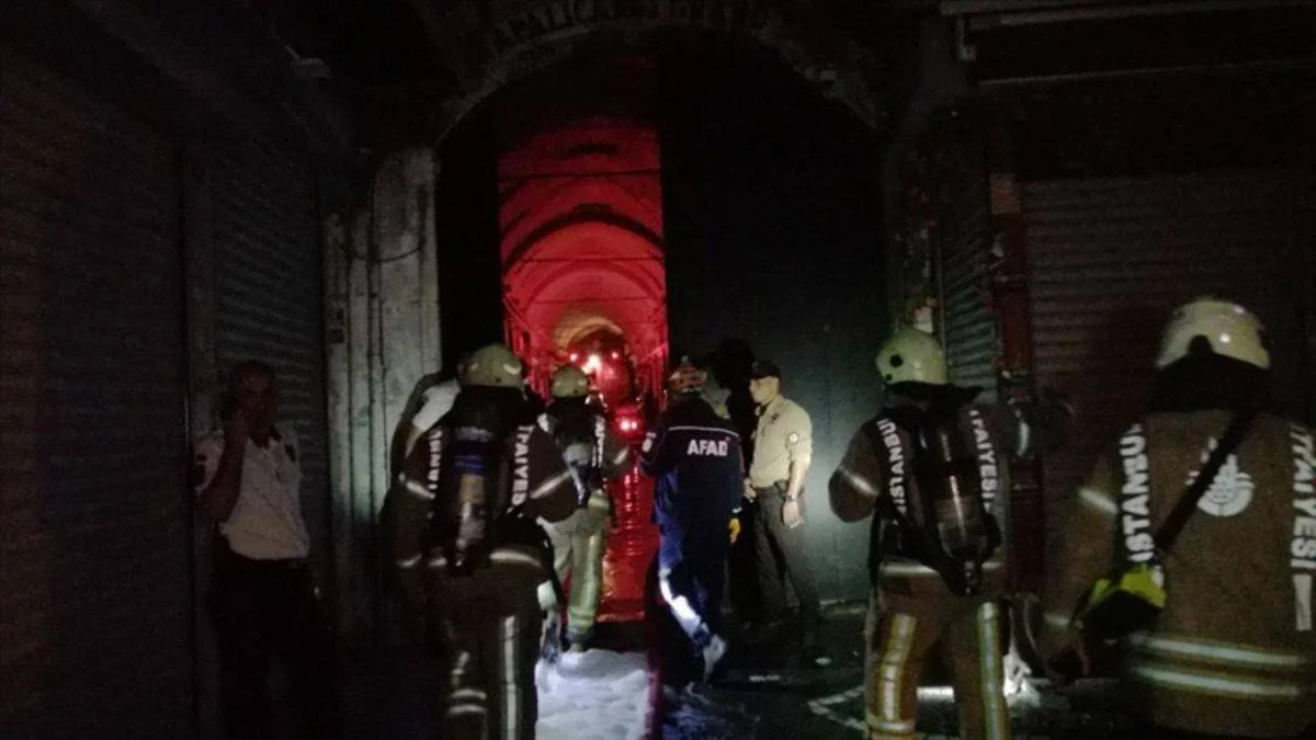İstanbul'da Kapalıçarşı'nın çatısında yangın
