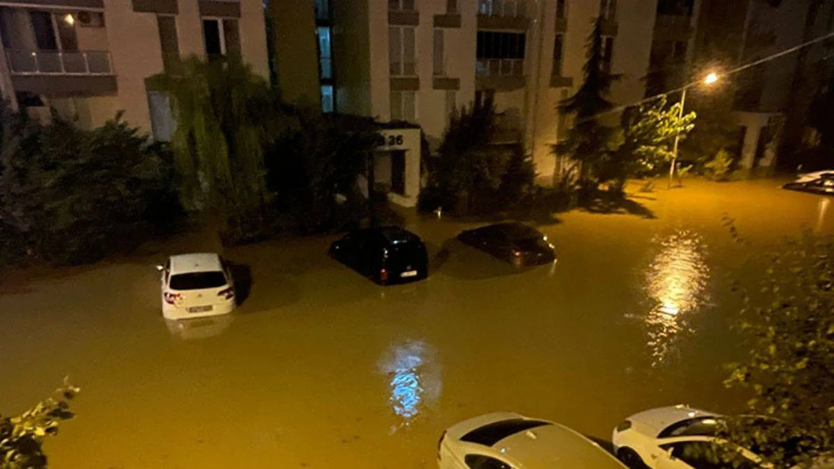 İstanbul'da sel: Ölü sayısı 2'ye yükseldi