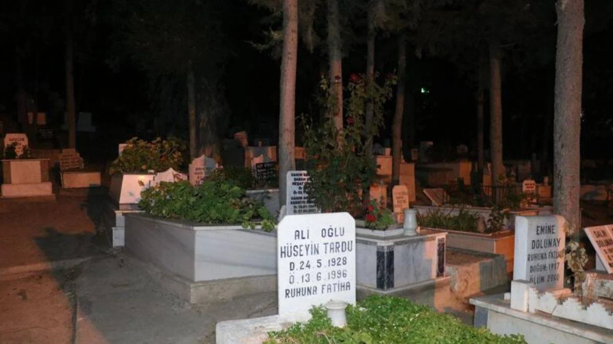 İzmir'de mezarlıkta 1 günlük bebek bulundu