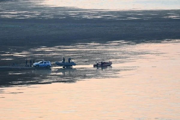 İzmir'deki orman yangınına müdahale eden helikopter baraja düştü