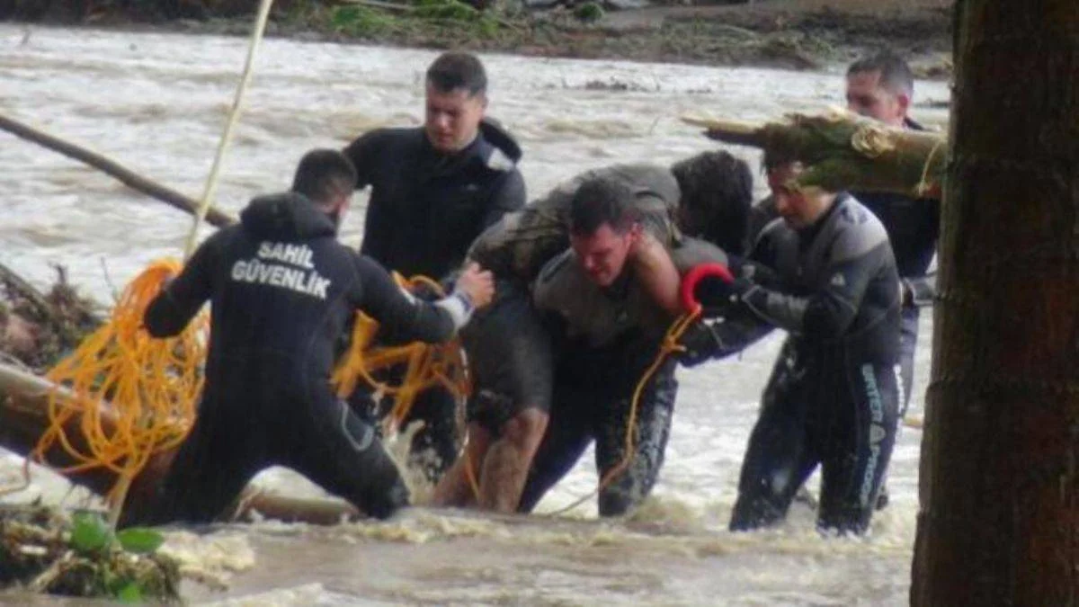Kırklareli'de sel; 2 ölü 4 kayıp