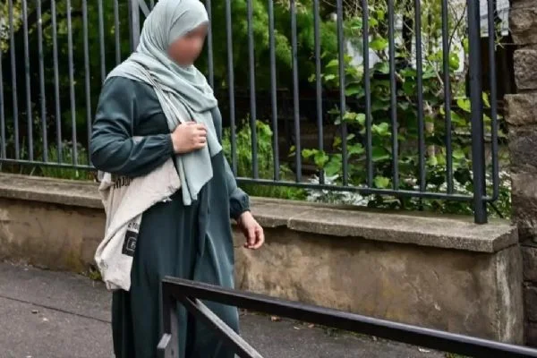 Macron'dan abaya yasağına skandal savunma: Kimse etiketlenmiyor