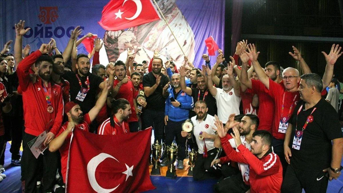 Tarihte ilk! İşitme engelli güreşçiler dünya şampiyonu