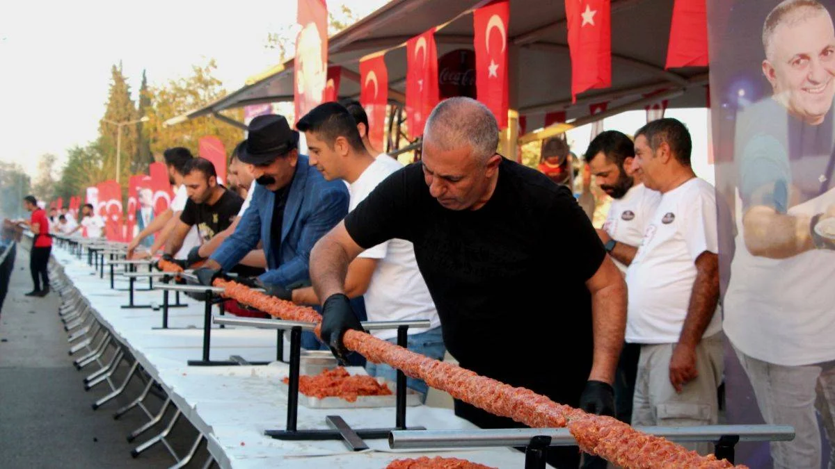 100'üncü yıla özel 100 metre boru kebabı
