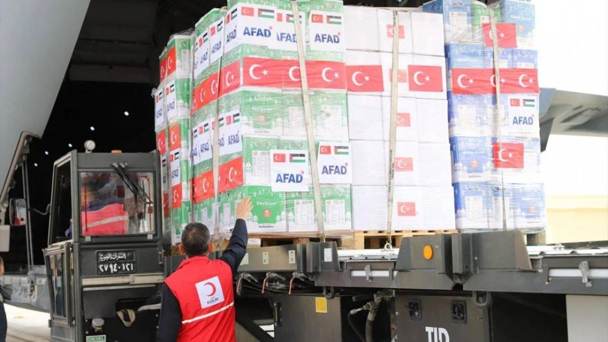 15 gündür bombalanan Gazze'ye ilk yardım