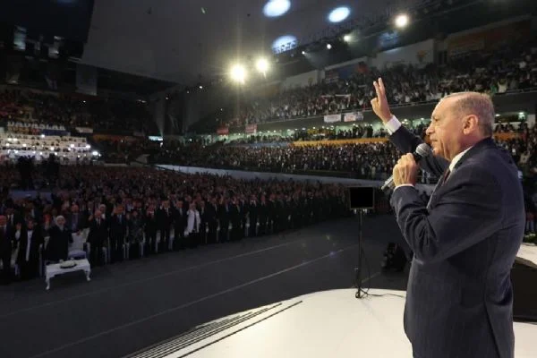 AK Parti'de tarihi gün: 300 yabancı davetli katıldı