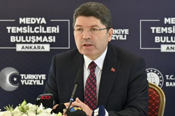 Bakan Tunç'tan yeni anayasa çalışmalarıyla ilgili mesaj! ''Meclis'in mevcut iç tüzük hükümleriyle mümkün değil''