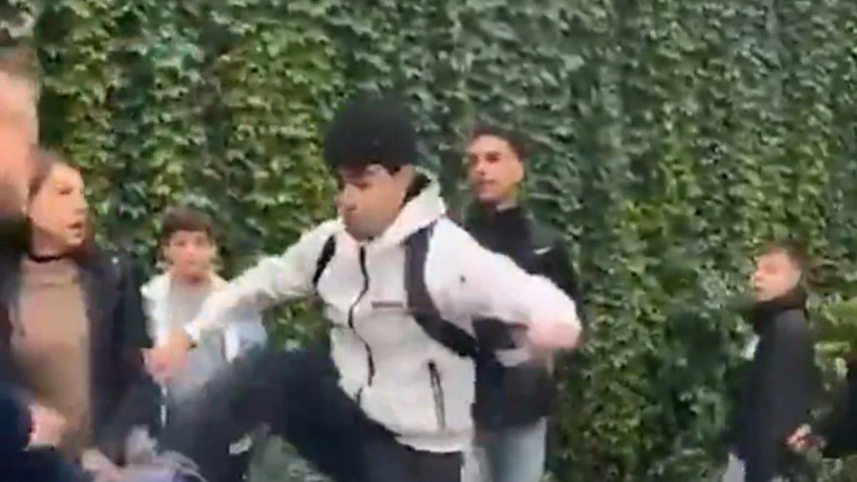 'Filistin' kavgası! Öğretmenle öğrenci birbirine girdi