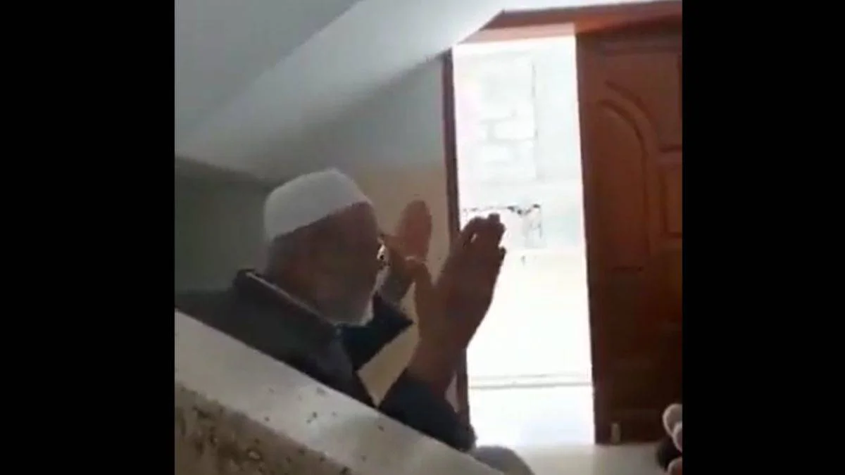 Gazze'de bombalar düşerken dua