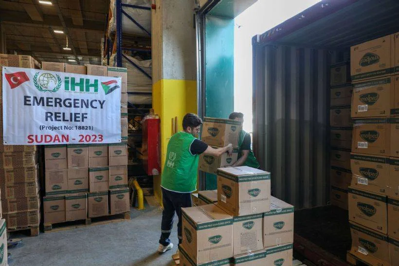 İHH'dan Sudan'a 30 konteynerlik yardım malzemesi