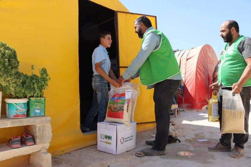 İHH ve Katar Charity'den Suriye'deki depremzedelere gıda desteği