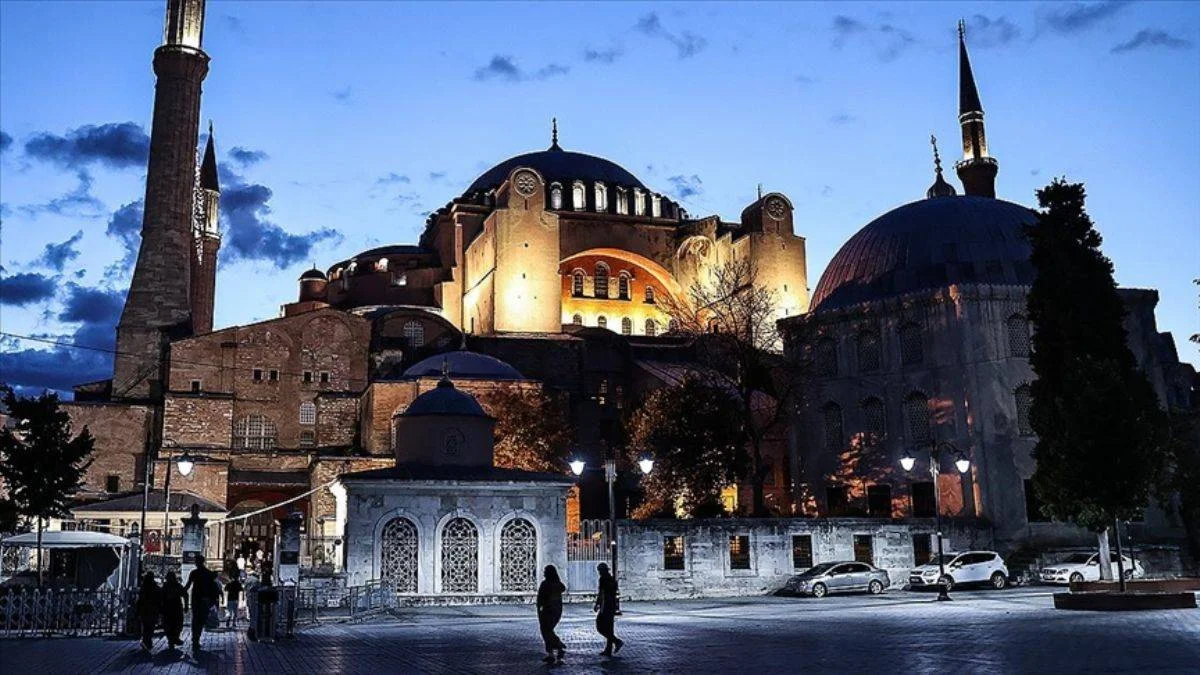 İlber Ortaylı: Akılları varsa Ayasofya'yı kapatırlar