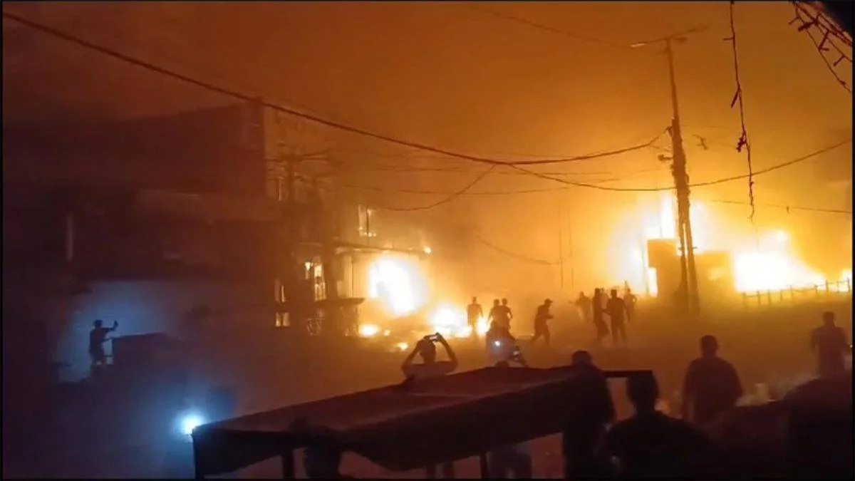 İsrail, Gazze'deki çarşıyı bombaladı!