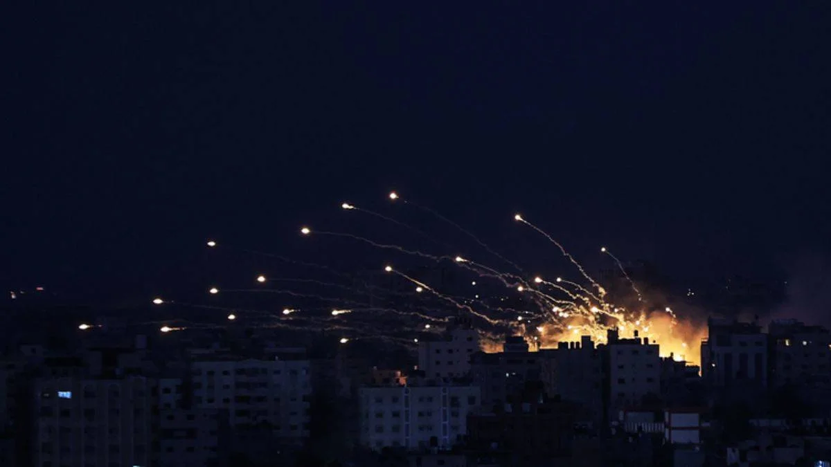 İsrail Gazze'ye yasaklı fosfor bombaları yağdırıyor!
