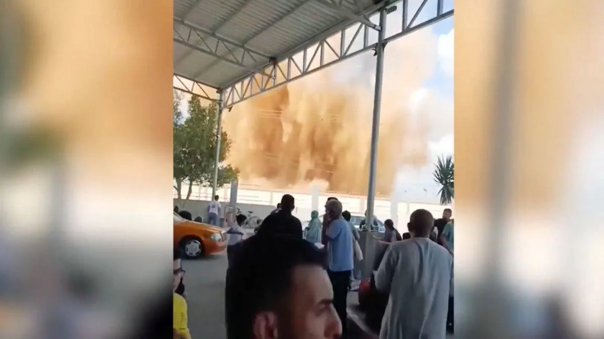 İsrail Mısır'ı tehdit etti, sınır kapısındaki sivilleri vurdu