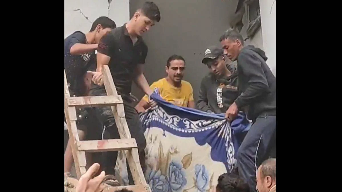 İsrail saldırılarının ardından Gazzelilerin kurtarma çabaları