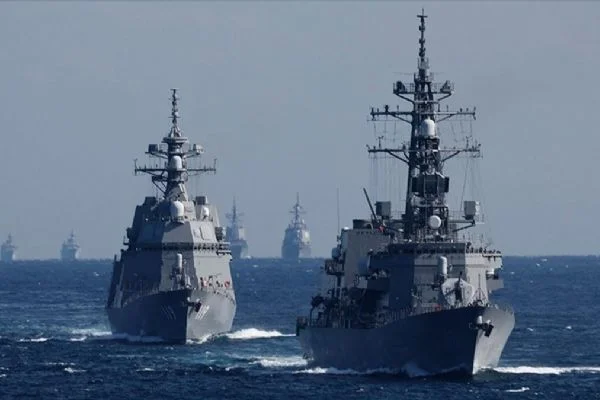Japonya'dan ABD savaş gemilerine yeşil ışık