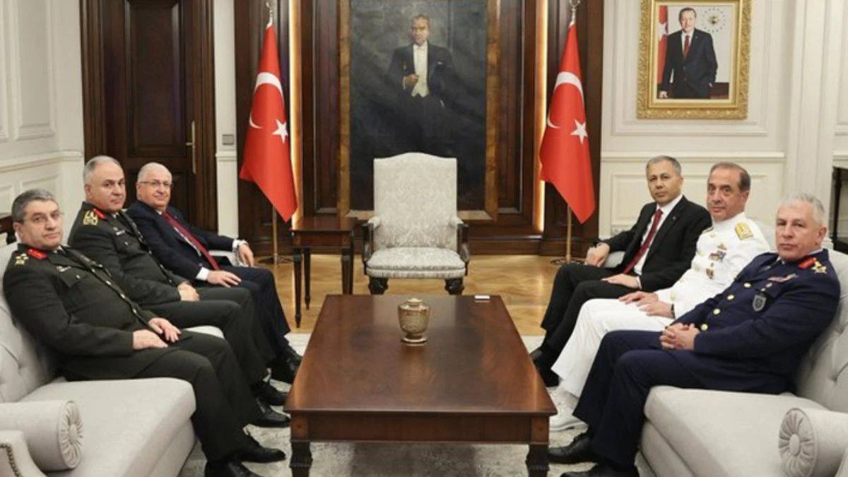 Komutanlardan Yerlikaya'ya geçmiş olsun ziyareti
