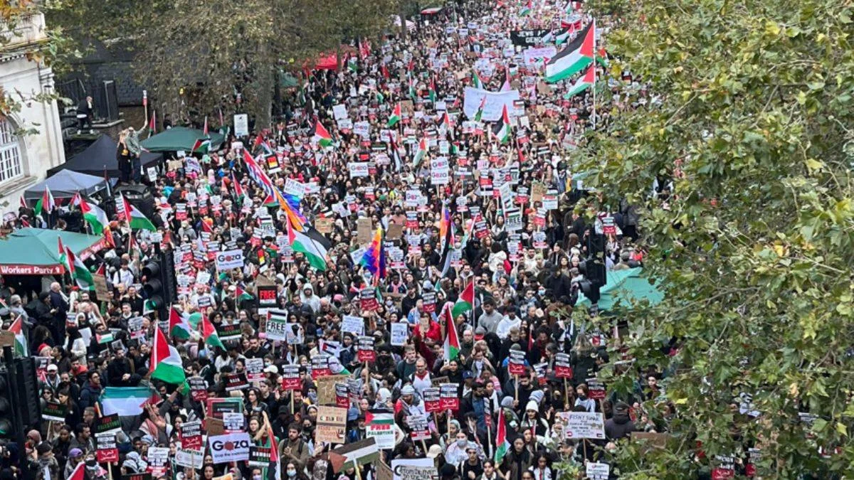 Londra'da Filistin'e destek: 300 bin kişi katıldı