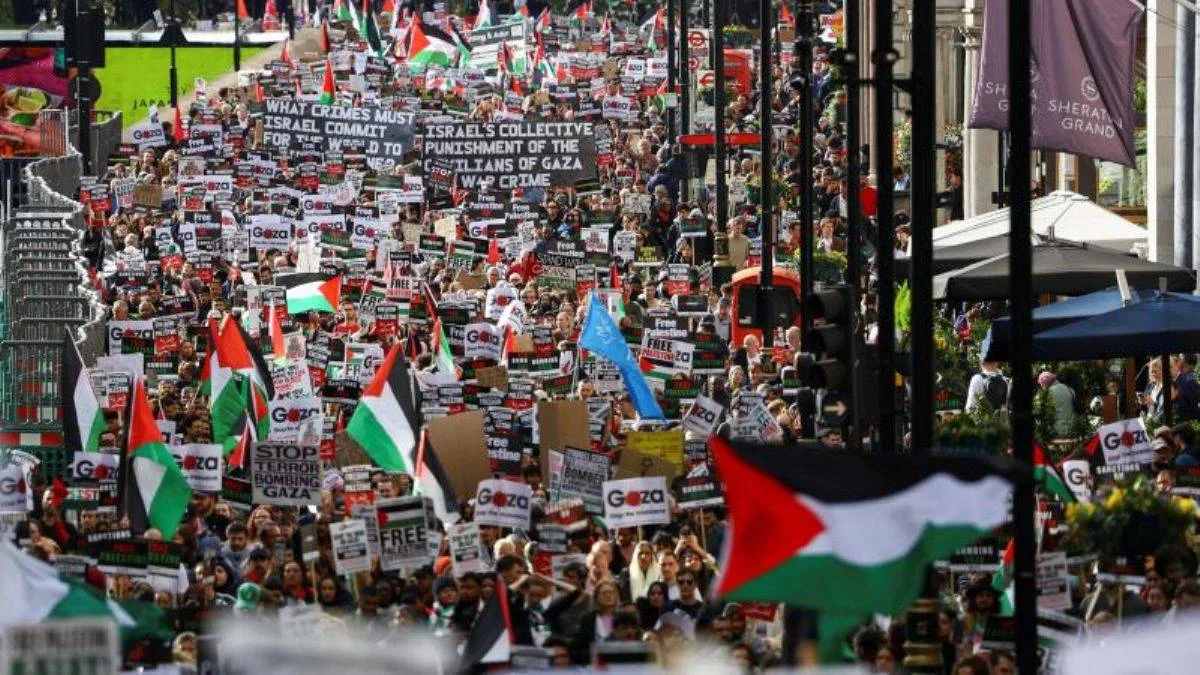 Londra'da on binler yürüdü: Gazze'de soykırım var!