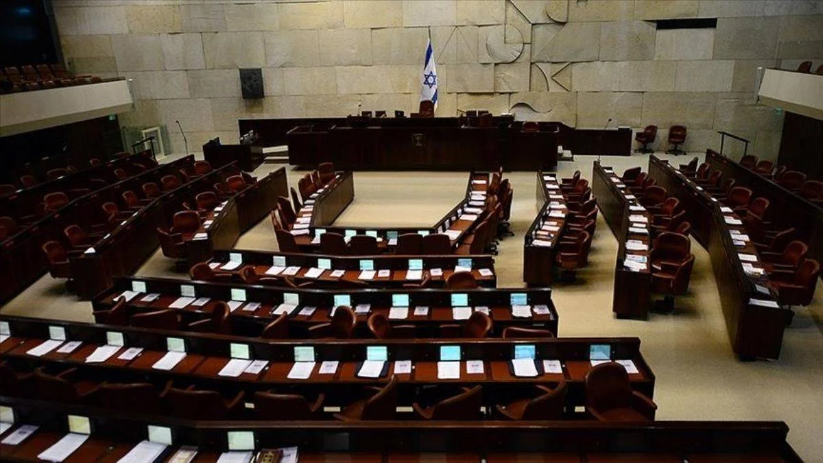 Netanyahu hükümetinde istifa çatlağı