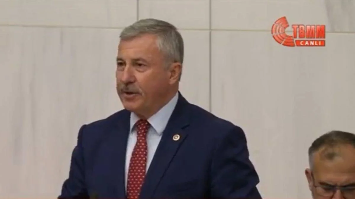 Saadet Partisi'nden Meclis'te yer protestosu