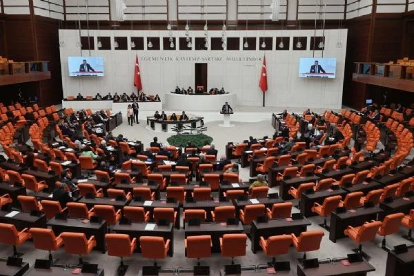TBMM'de milletvekillerine ''sigara yasağı'' hatırlatması! Hassasiyet gösterilmesi istendi
