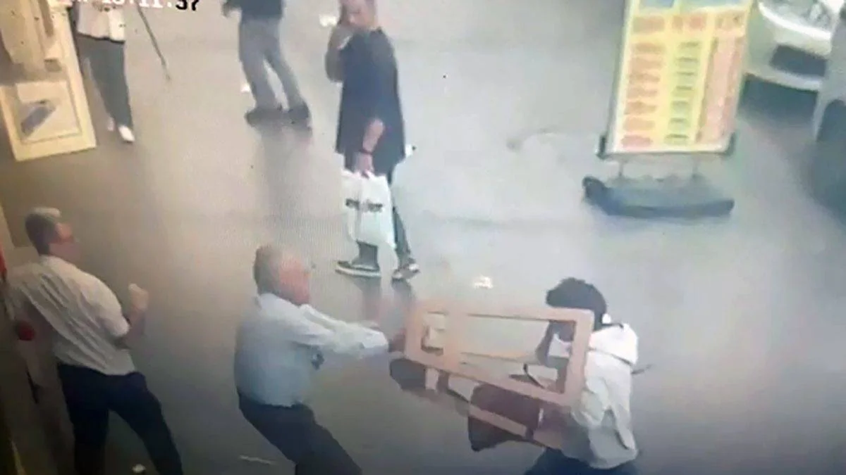 'Yemeğinizde bebek kanı var' dedi, ortalık karıştı