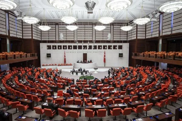Yeni dokunulmazlık dosyaları TBMM'de