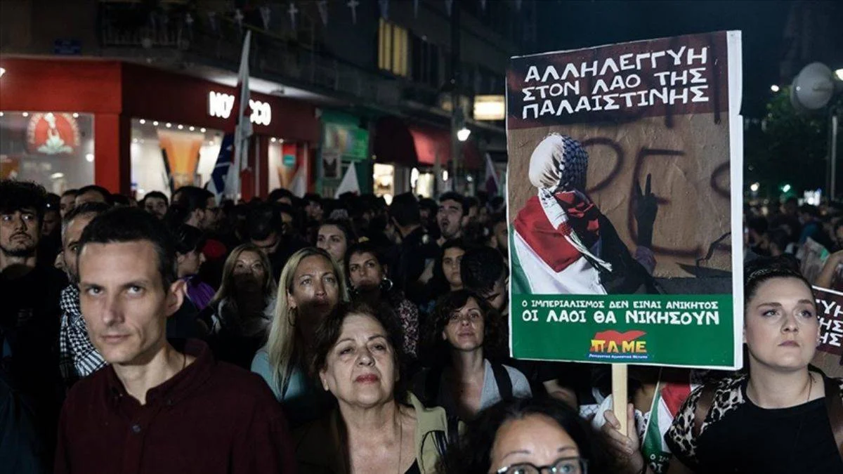 Yunanistan'da ABD üslerini Filistin bayraklı protesto