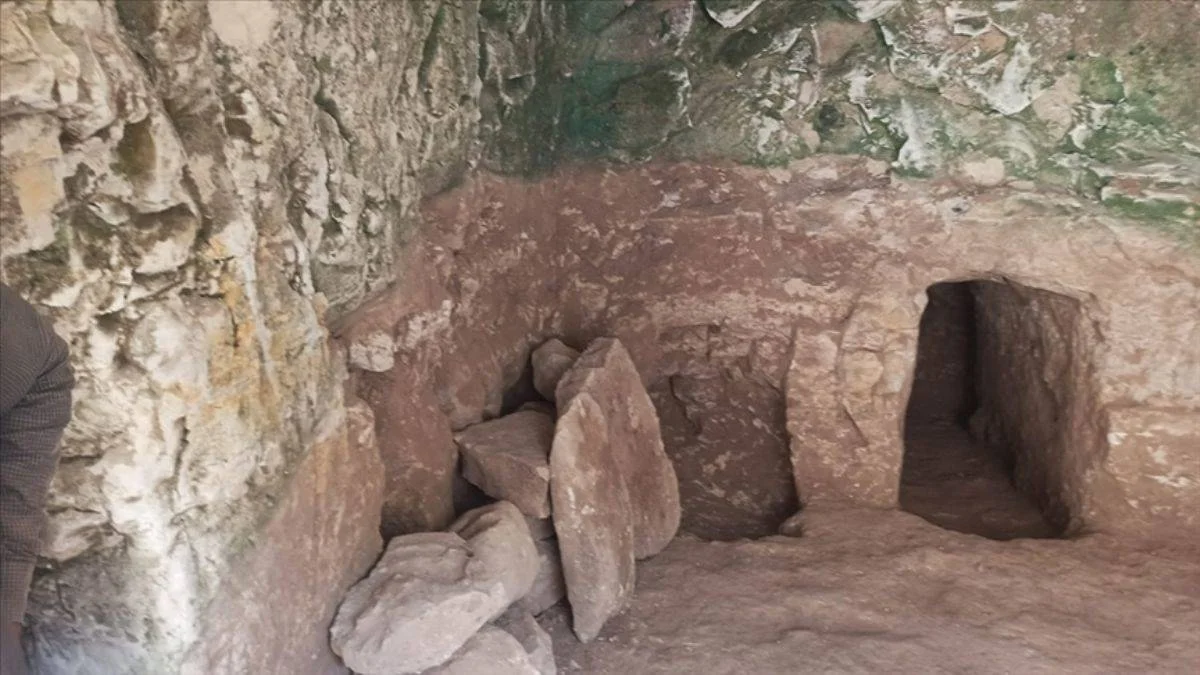 Adıyaman'da 1900 yıllık oda mezarı bulundu