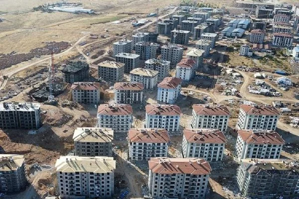 Depremzedelere müjde: Yerinde dönüşümle mahallelerine kavuşacaklar