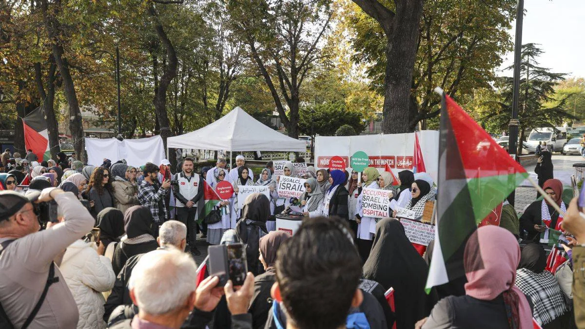 Doktorlar İsrail zulmünü protesto etti