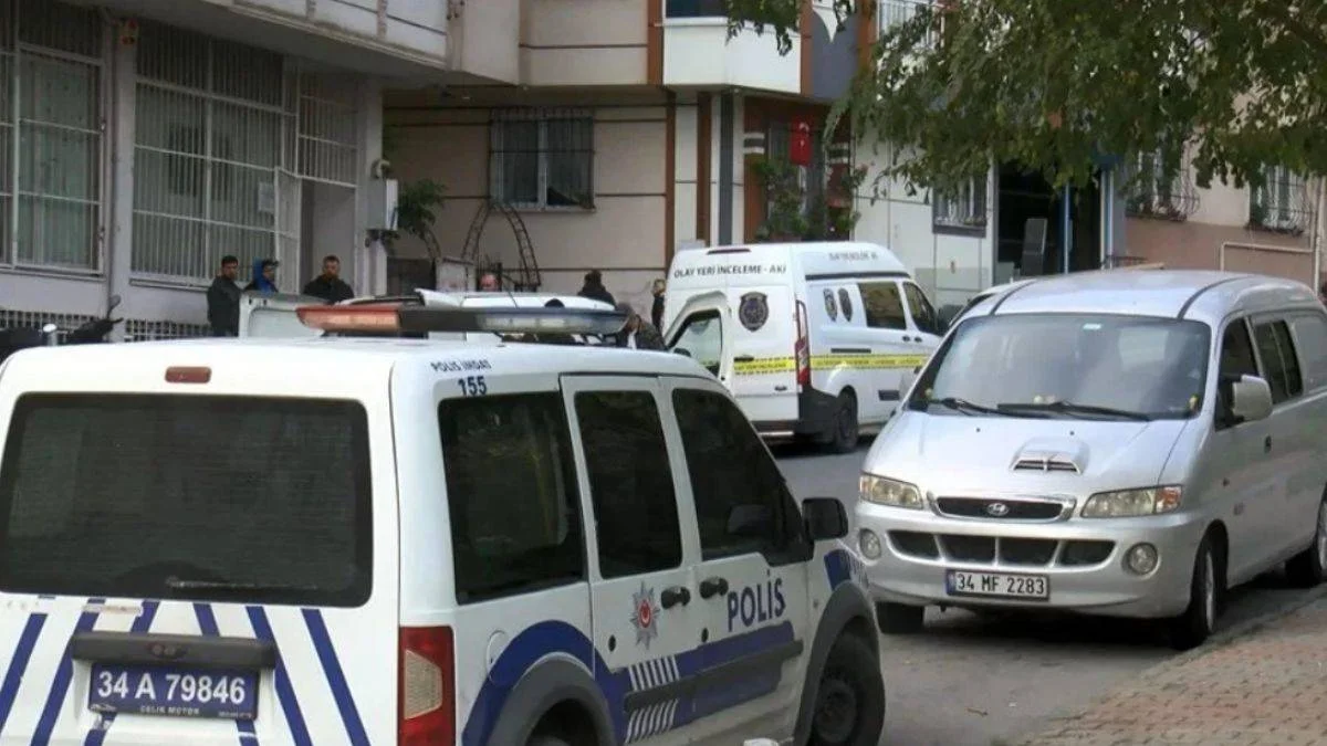 Eşini ve üvey kızını öldürüp intihar etti