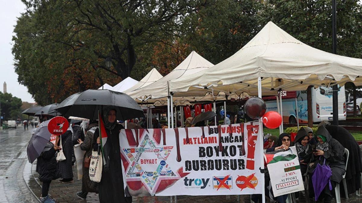 Filistin'e destek için oturma eylemi 13. gününde