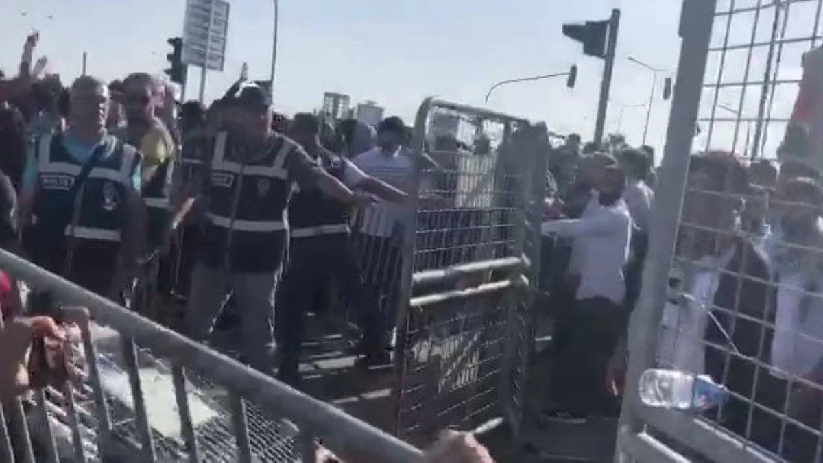 Filistin İçin Özgürlük Konvoyunda gergin anlar! Vatandaşlar barikatları aştı