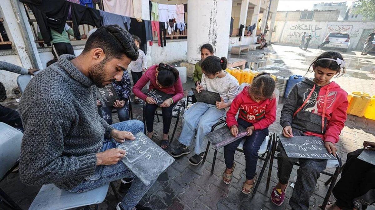 Filistinli İngilizce öğretmeni Gazze'de yaşadıklarını anlattı