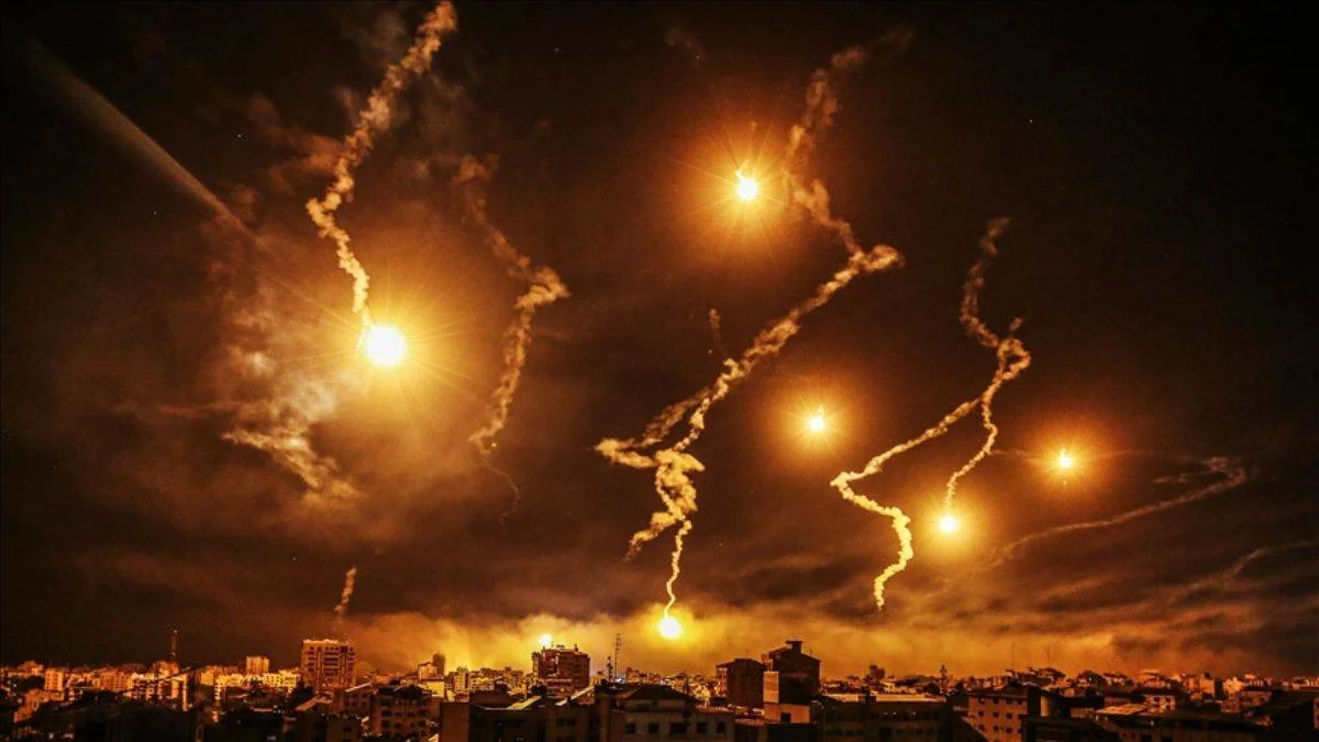 Gazze sabaha kadar bombalandı
