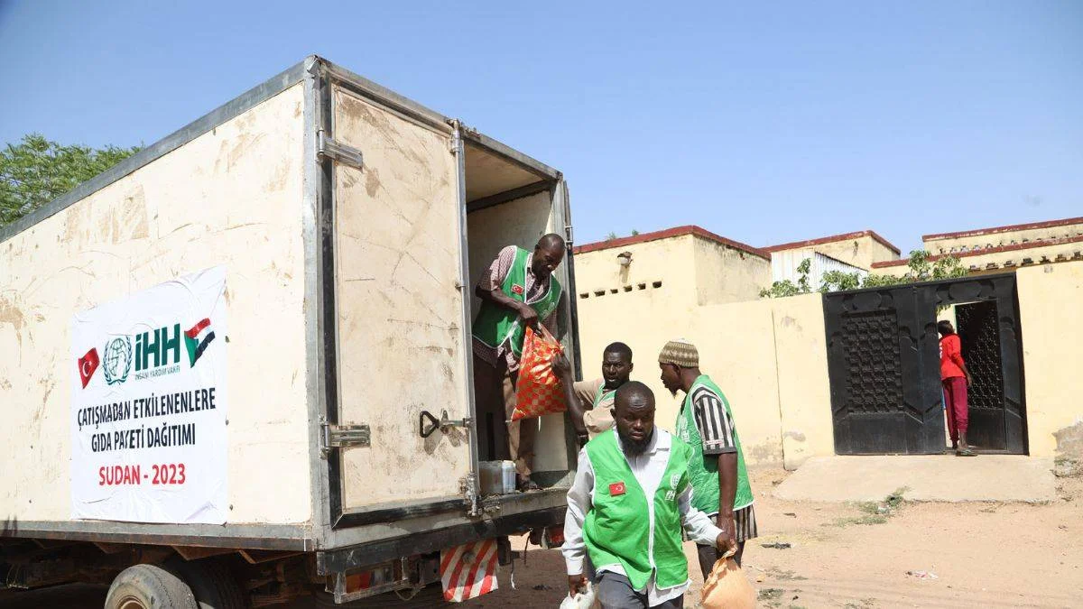 İHH'dan Sudanlı savaş mağdurlarına gıda desteği