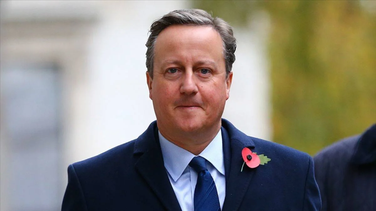 İngiltere'de dışişleri bakanı sürprizi: Cameron