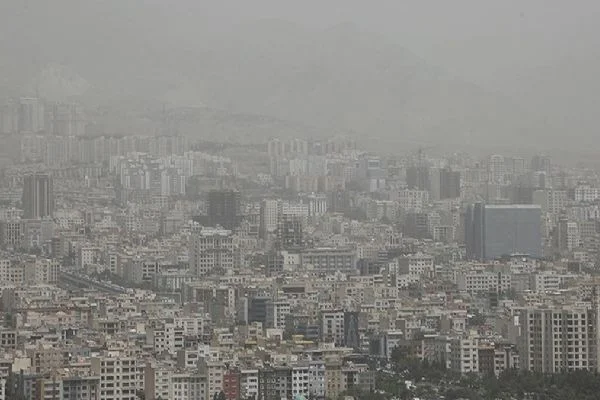 İran'da hava kirliliğinden etkilenen 2 bin 500 kişi hastanelik oldu